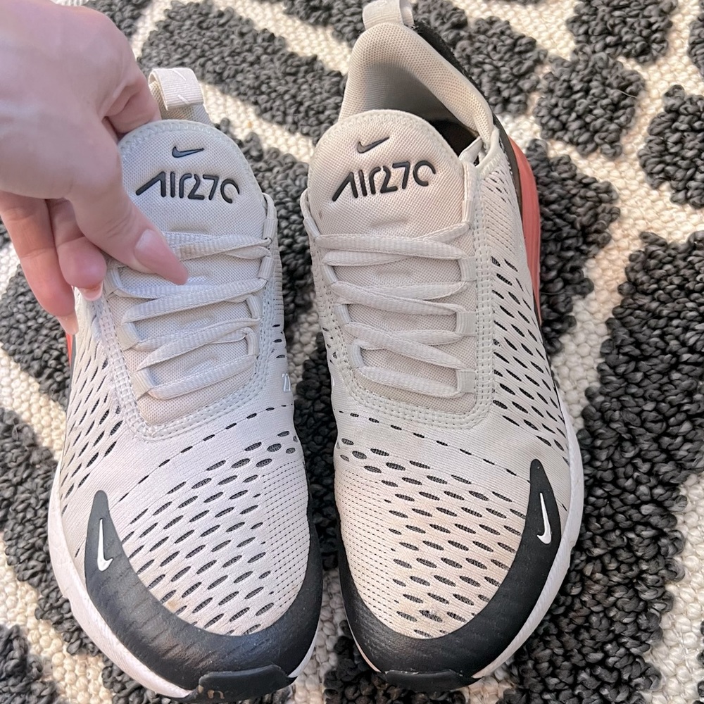 NIKE Air Max 270 (great used condition!!) Women’s Size 8.5/ Men’s (or youth) 7